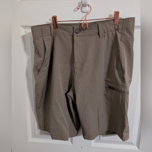 ZeroXposur Mens ShortsTravel Series Size 36 Tan Cargo Hiking Outdoor Active
